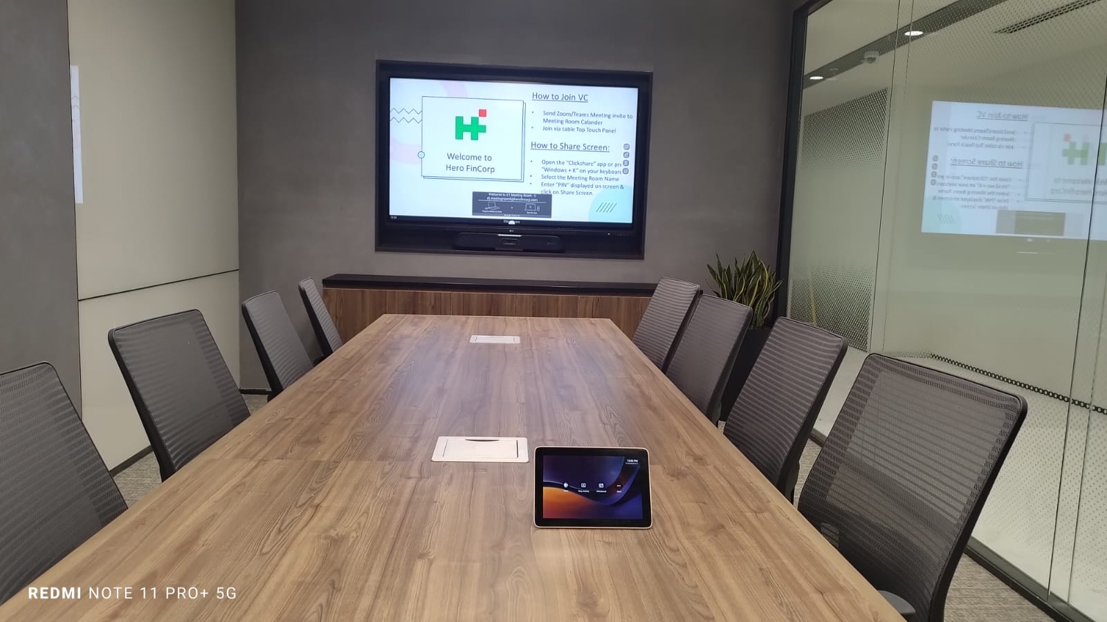 presentation-people-meeting-room-gurgaon-project