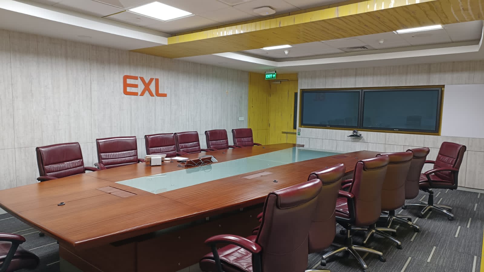 presentation-people-new-boardroom-noida-project