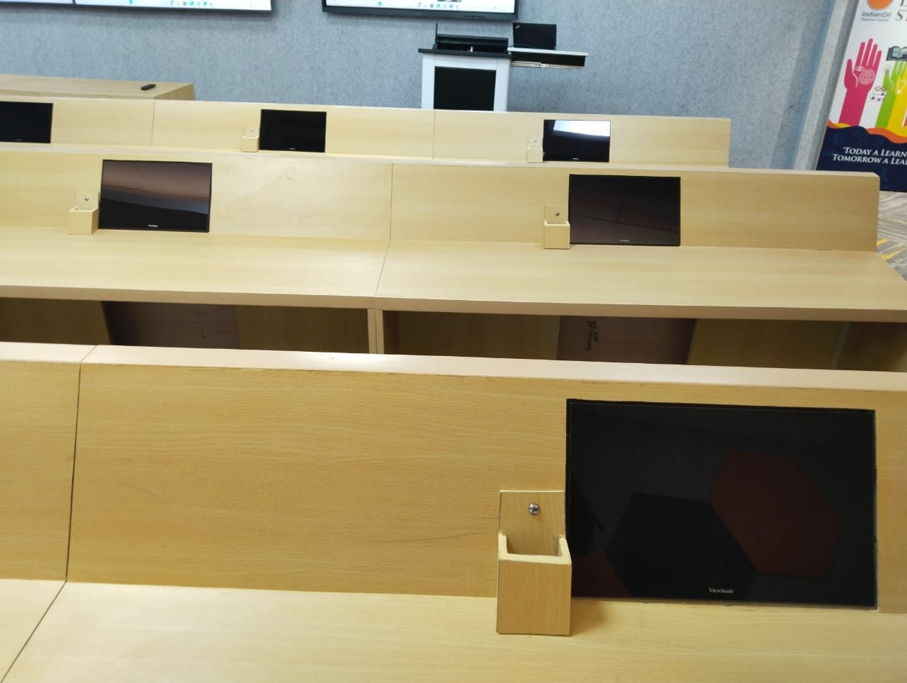 presentation-people-training-room-noida-project-2