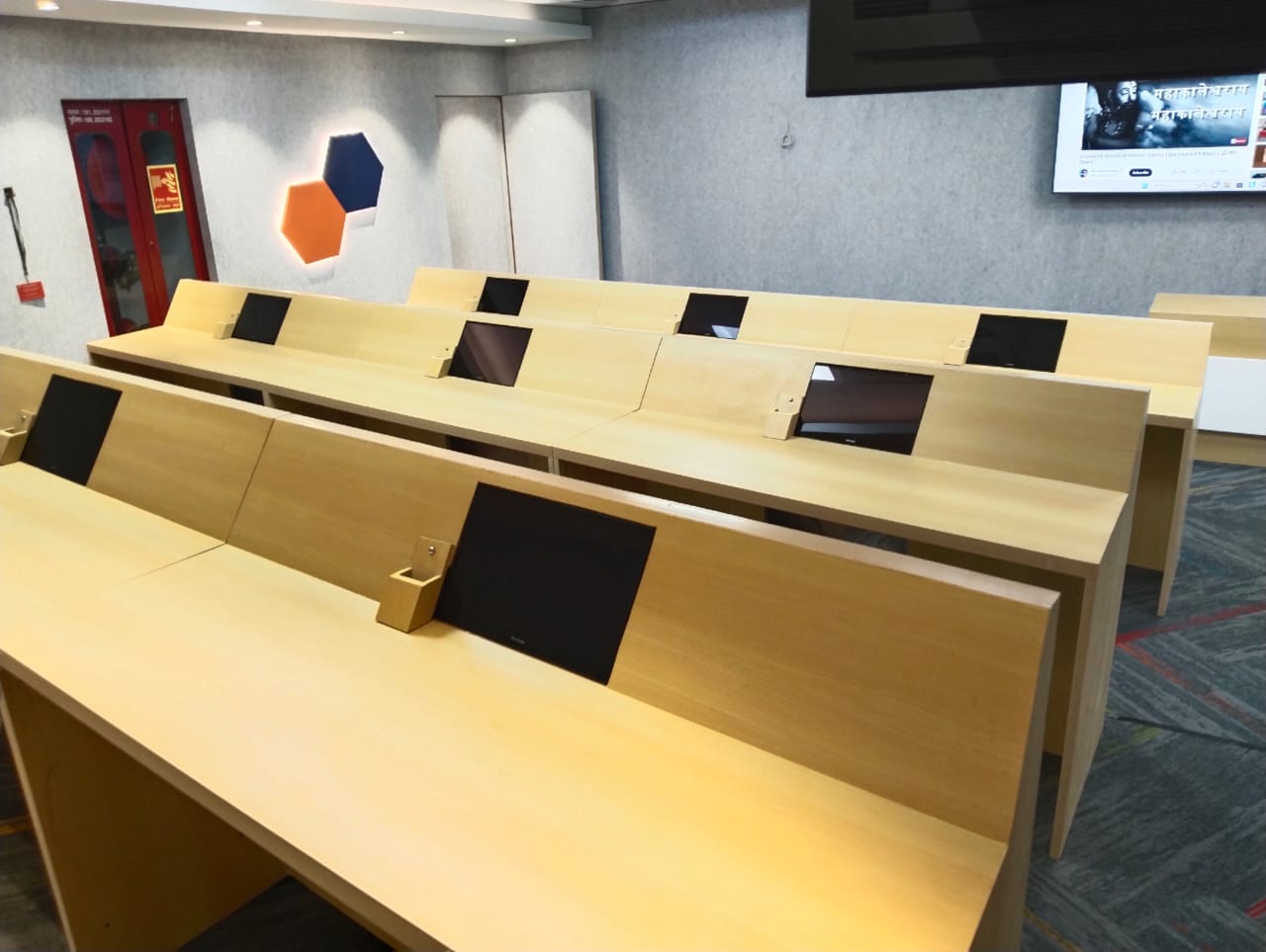 presentation-people-training-room-noida-project-3