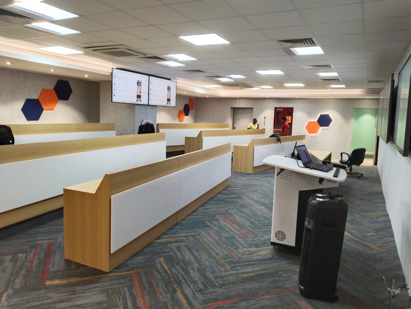 presentation-people-training-room-noida-project-6